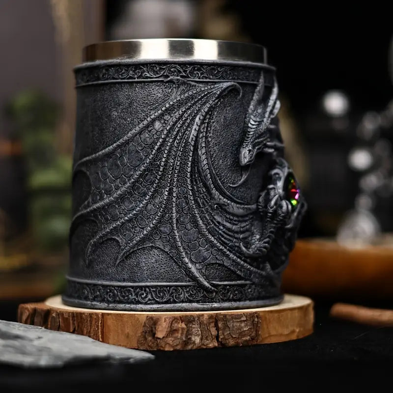 A stainless steel beer cup with a dragon statue, a 3D Western winged dragon mug and coffee cup, Christmas gift, Halloween tabletop decoration, cute dragon decoration bar water cup