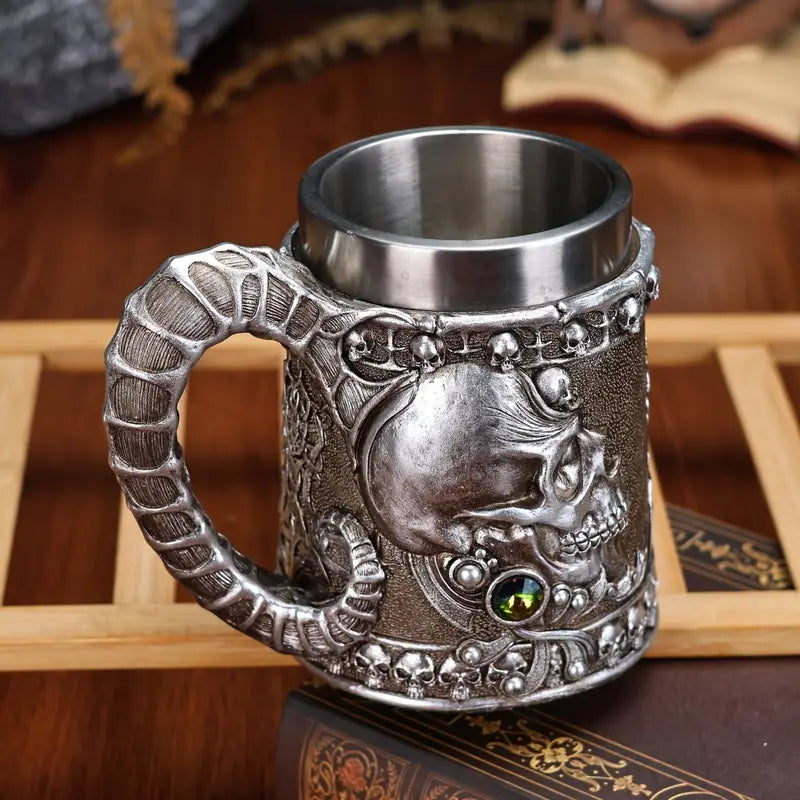 A vintage lamb horn skull beer mug, large capacity and high-value stainless steel mug, 20.3oz, 3D three-dimensional cow horn skull coffee mug, high-end pub draft beer mug, Christmas creative gift