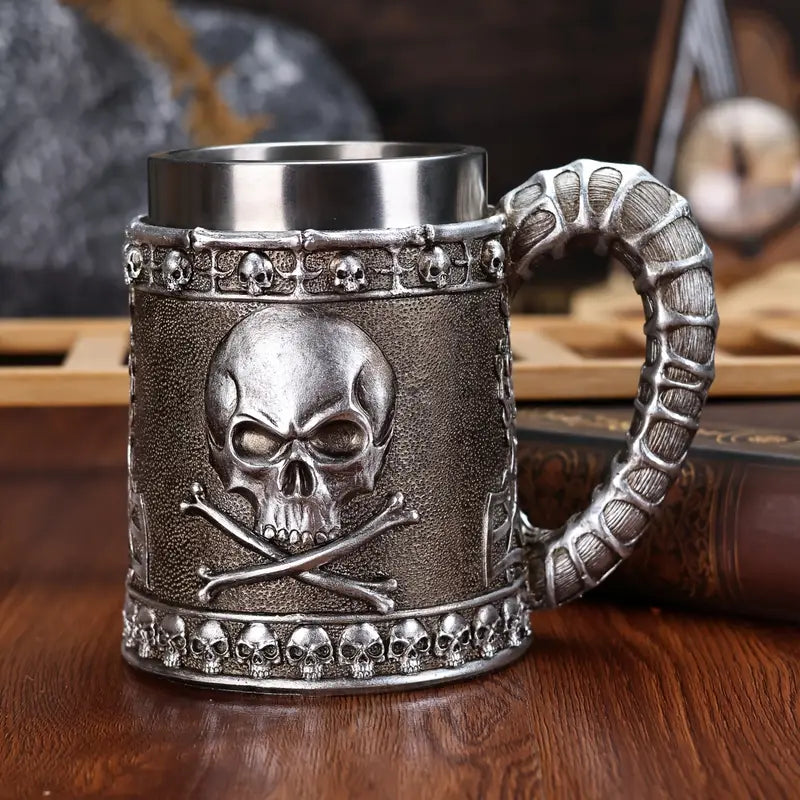 A vintage lamb horn skull beer mug, large capacity and high-value stainless steel mug, 20.3oz, 3D three-dimensional cow horn skull coffee mug, high-end pub draft beer mug, Christmas creative gift